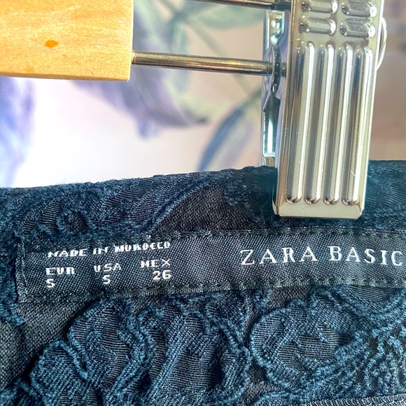 Zara black pencil skirt with leather piping. - Picture 2 of 3